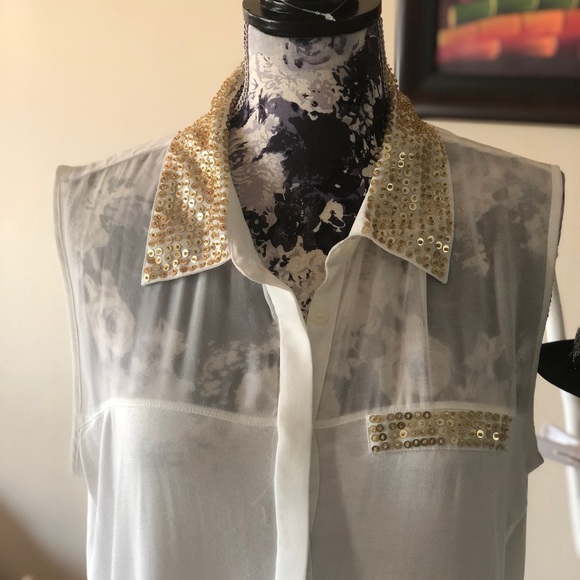 Sleeveless Blouse - Picture 2 of 8